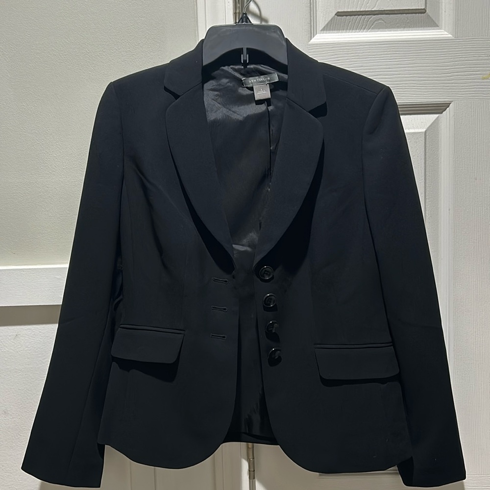 Ann Taylor size 6 black blazer